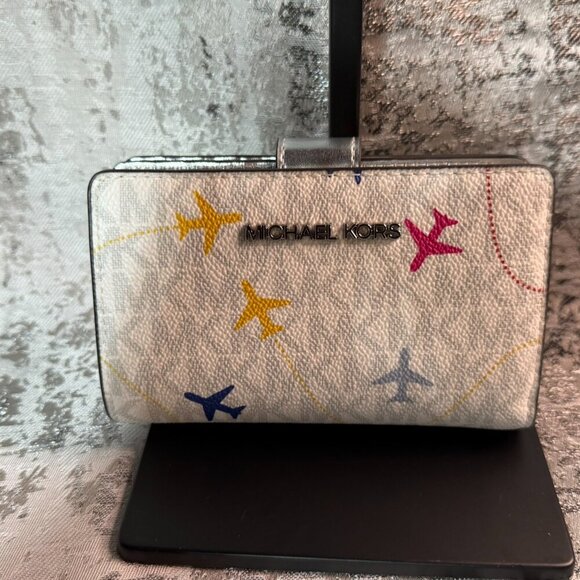 Michael Kors Travel Set - Picture 5 of 7